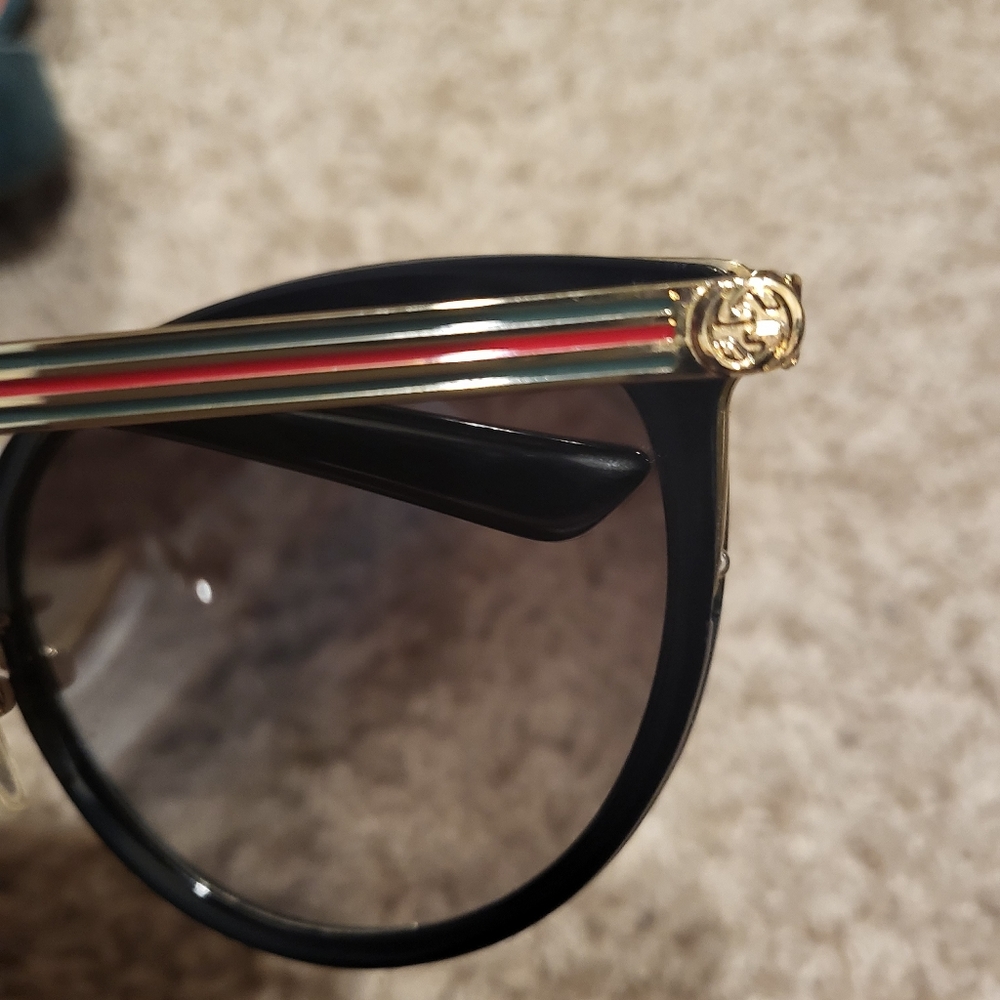 Gucci women sunglasses(authentic) - Picture 4 of 12